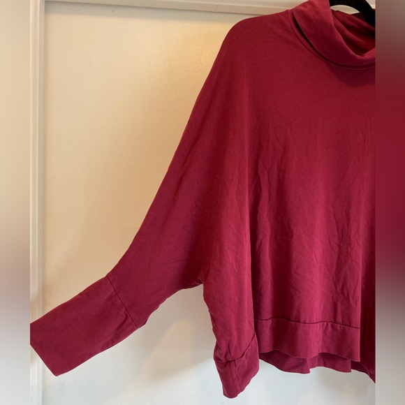 SAGA Long Sleeve Shirt Made In Italy Bat Wing Sleeves Cowl Neck Burgundy Red - Picture 3 of 4